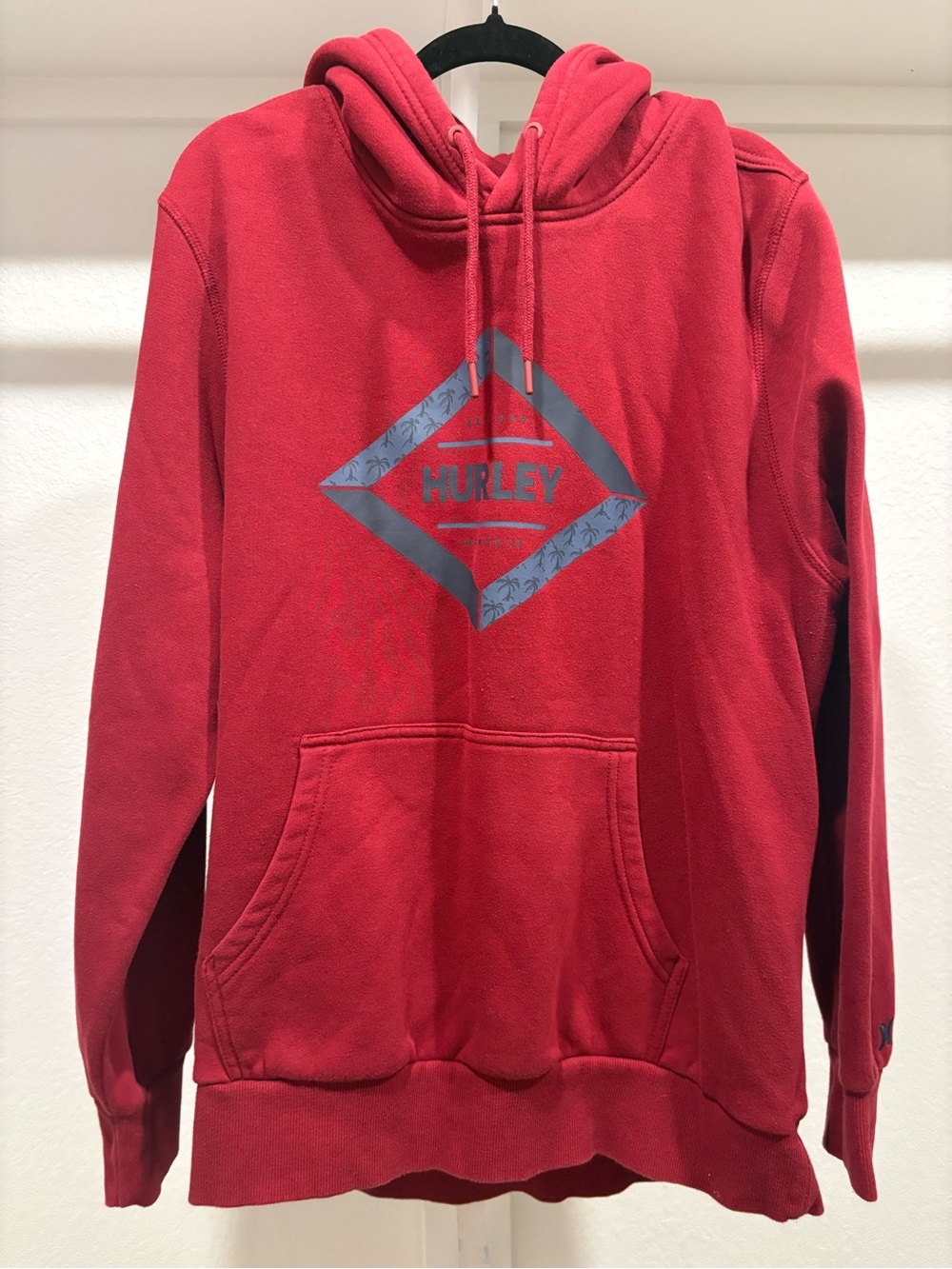 Hurley Men's Red Pullover Hoodie Size Large EUC Y2K Graphic Logo